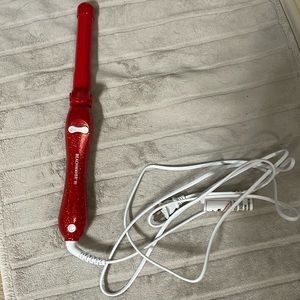 Beachwaver automatic curling iron.